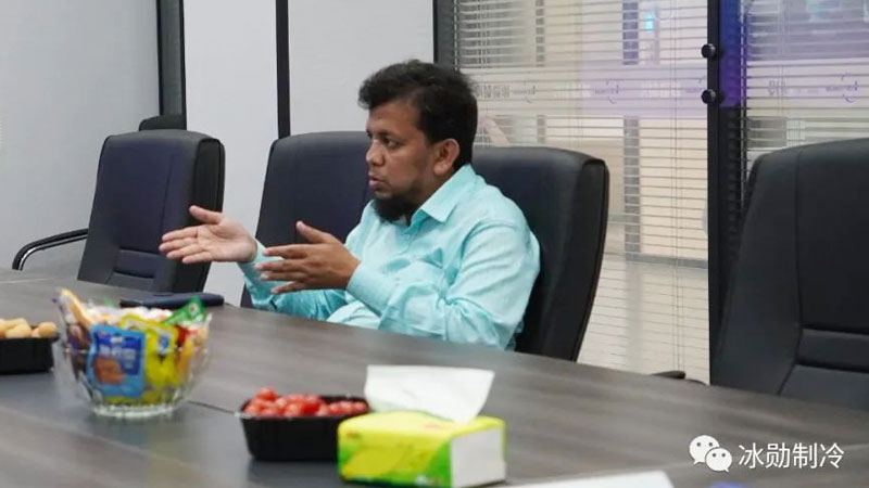 O cliente discute a coopera&ccedil;&atilde;o futura