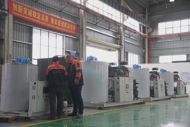  <span style="font-size:14px;"><span style="font-family:Roboto Condensed;">Área de fabricação de máquinas de gelo em flocos</span></span> <link href="https://fonts.googleapis.com/css?family=Roboto Condensed" rel="stylesheet" type="text/css"> 