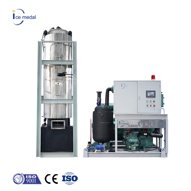 Máquina de gelo tubular de 10 toneladas da Icemedal sendo montada
