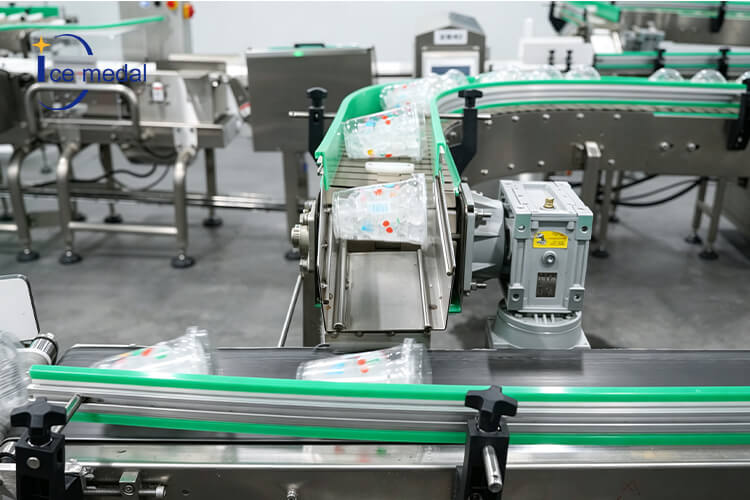 Linha autom&aacute;tica de produ&ccedil;&atilde;o de copos de gelo comest&iacute;veis.jpg